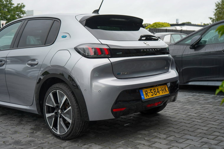 Vehicle Image 19