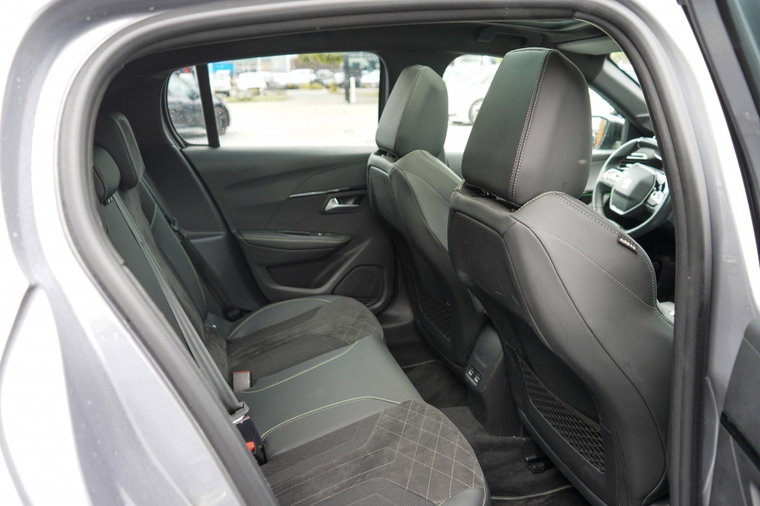 Vehicle Image 37