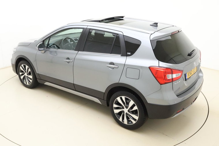 Vehicle Image 4