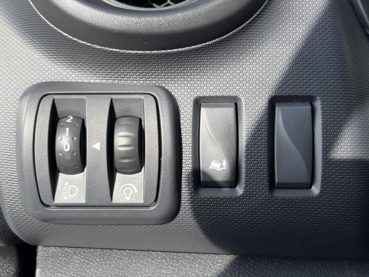 Vehicle Image 32