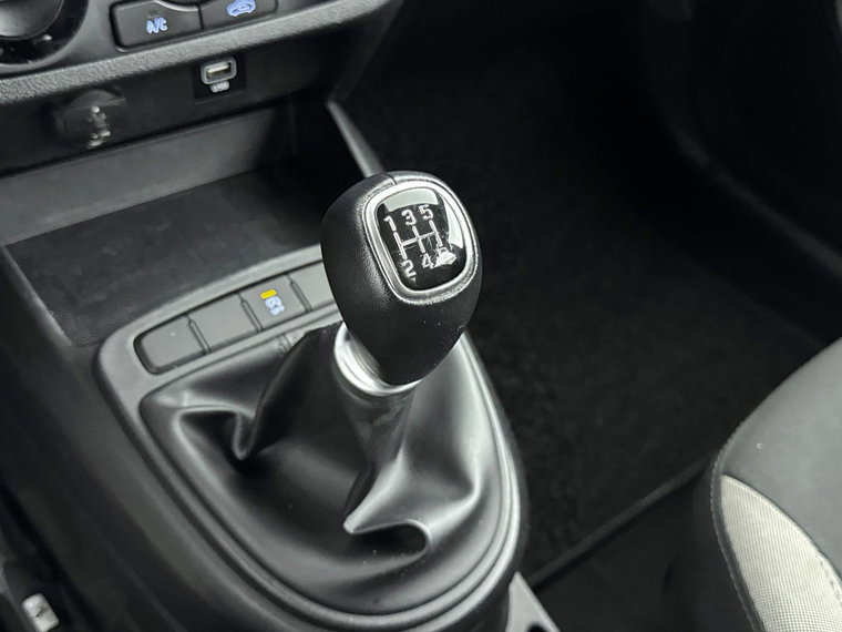 Vehicle Image 25
