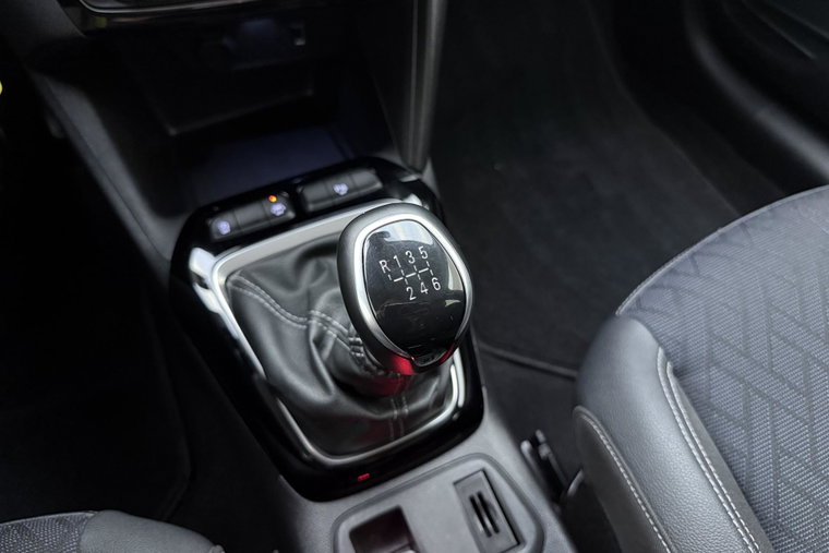 Vehicle Image 21