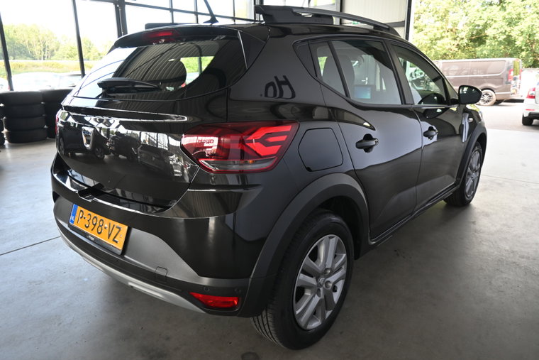 Vehicle Image 12