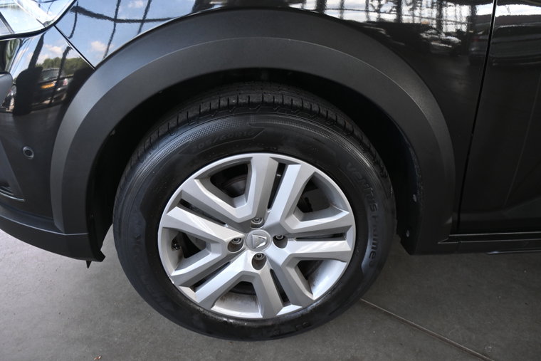 Vehicle Image 13