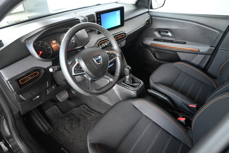 Vehicle Image 35