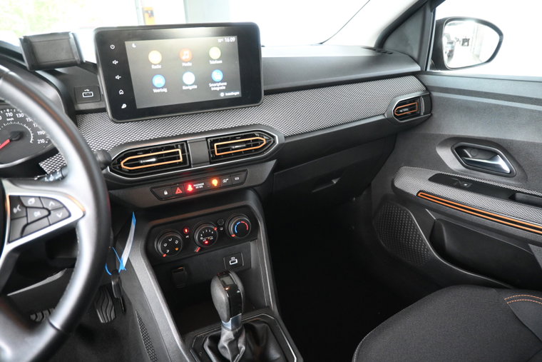 Vehicle Image 9