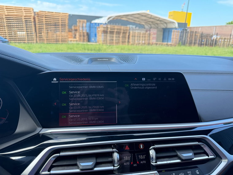 Vehicle Image 35