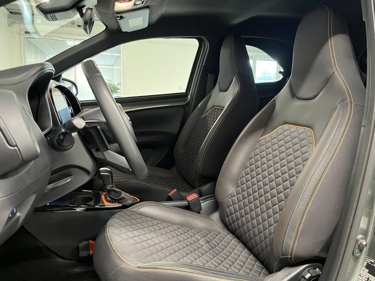 Vehicle Image 14