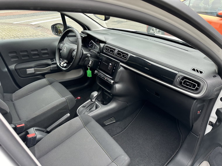 Vehicle Image 25