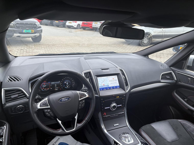 Vehicle Image 12