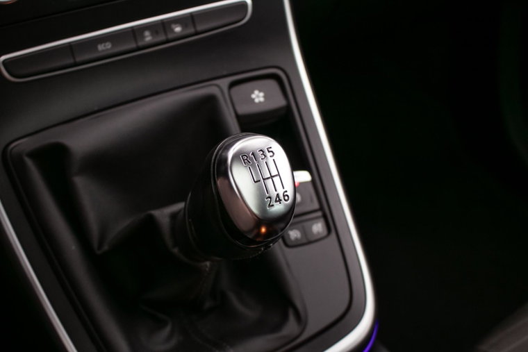 Vehicle Image 25