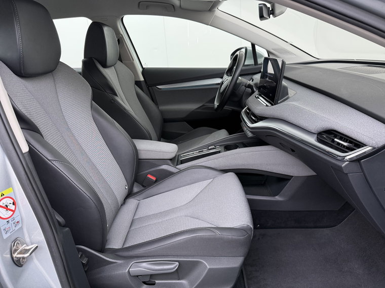 Vehicle Image 43