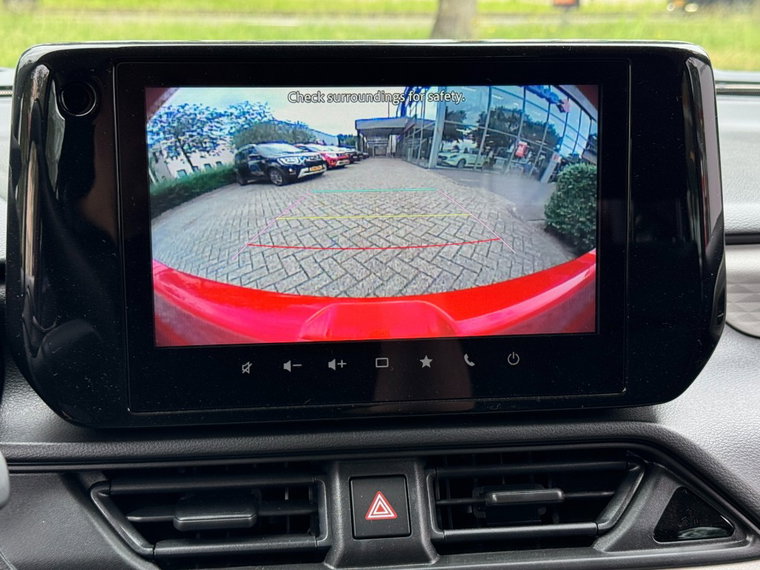 Vehicle Image 25