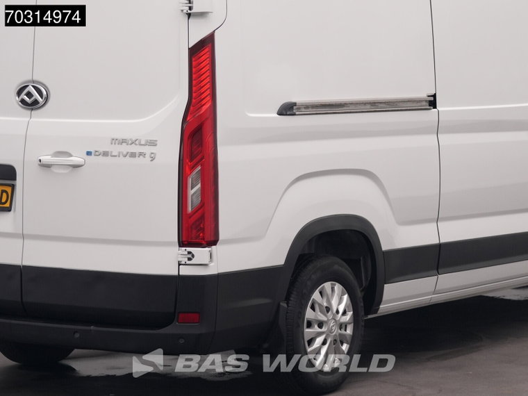 Vehicle Image 32