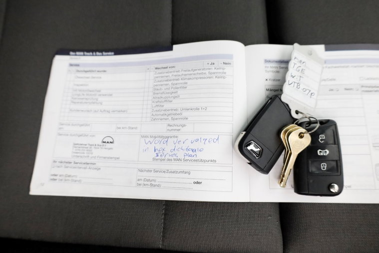 Vehicle Image 6