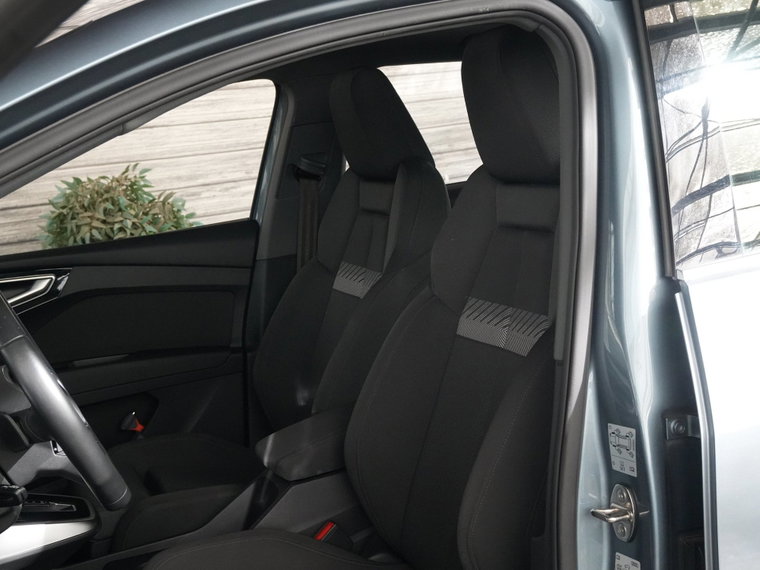 Vehicle Image 32