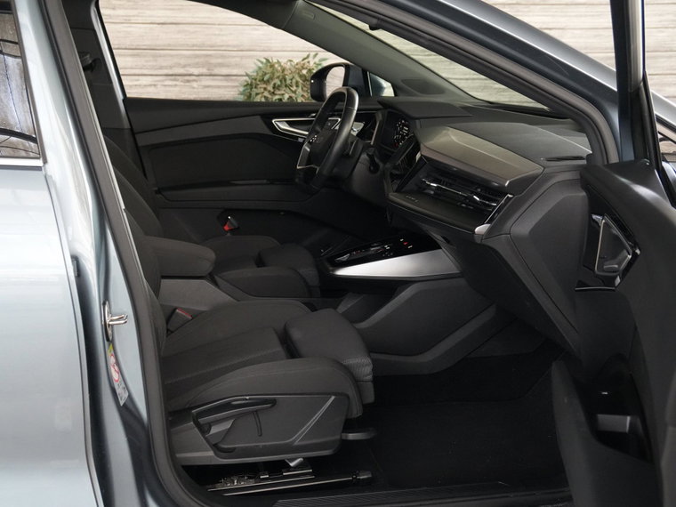 Vehicle Image 33