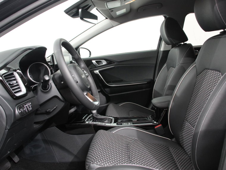 Vehicle Image 32