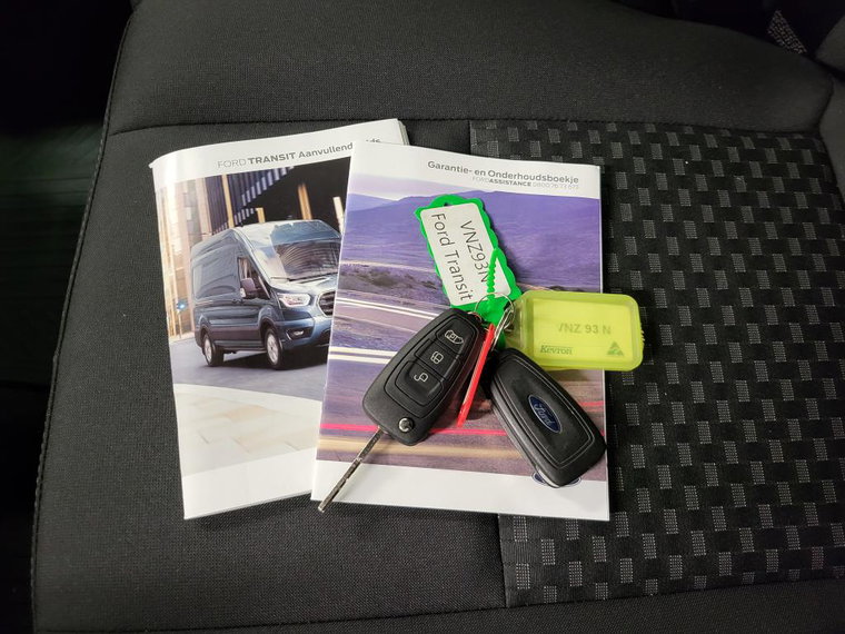 Vehicle Image 16