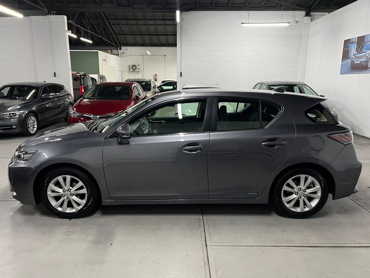 Vehicle Image 4