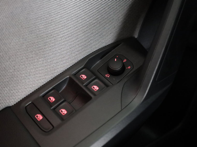Vehicle Image 28