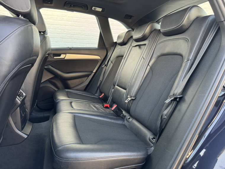 Vehicle Image 25