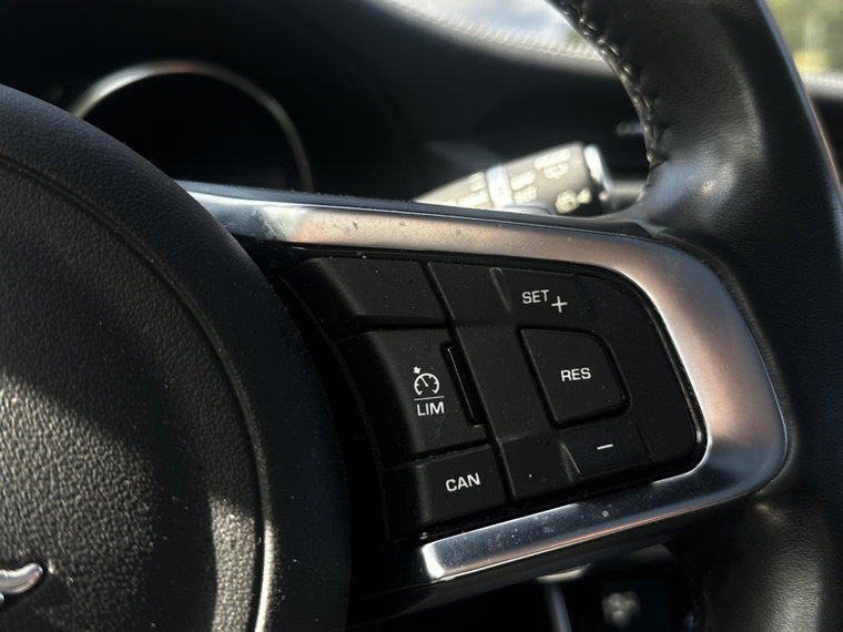 Vehicle Image 27