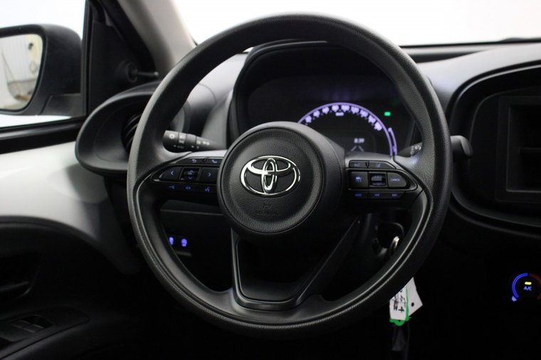 Vehicle Image 21