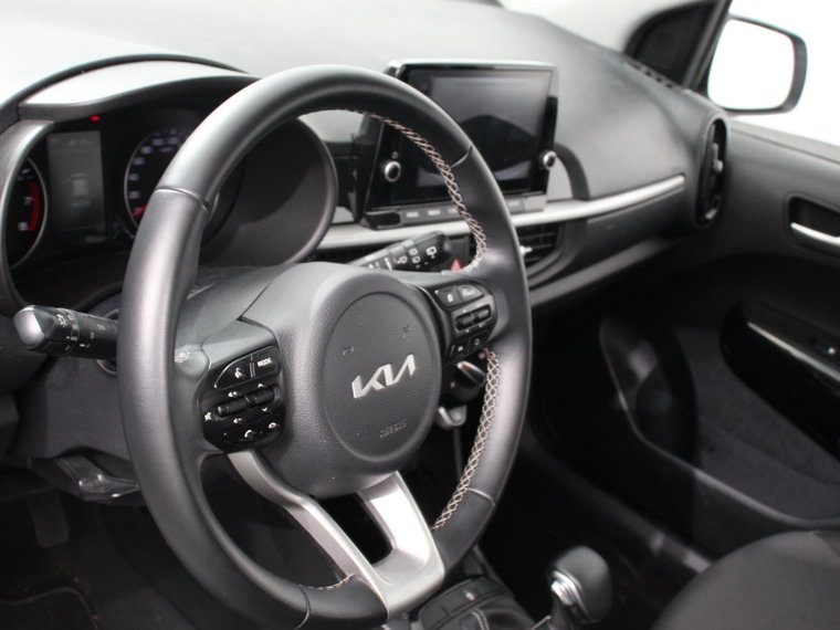 Vehicle Image 25