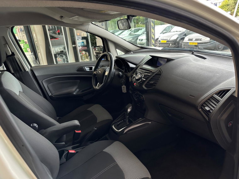 Vehicle Image 16