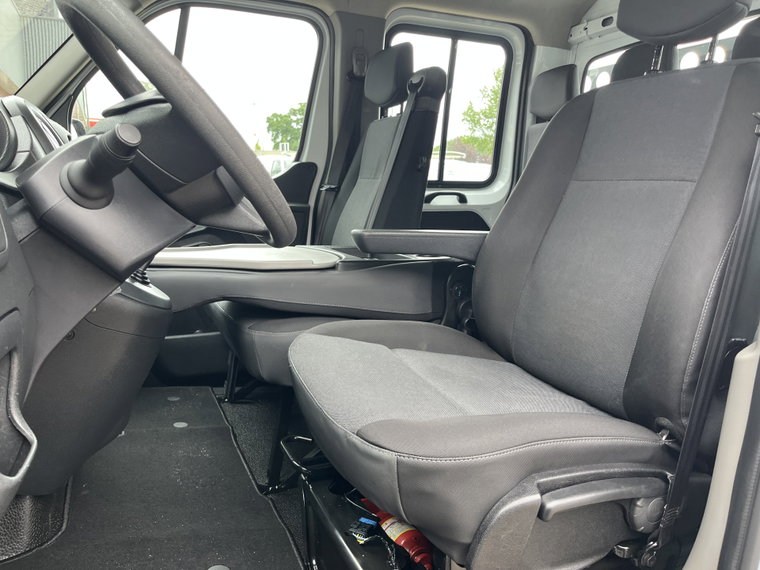 Vehicle Image 25