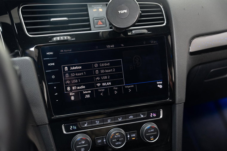 Vehicle Image 12