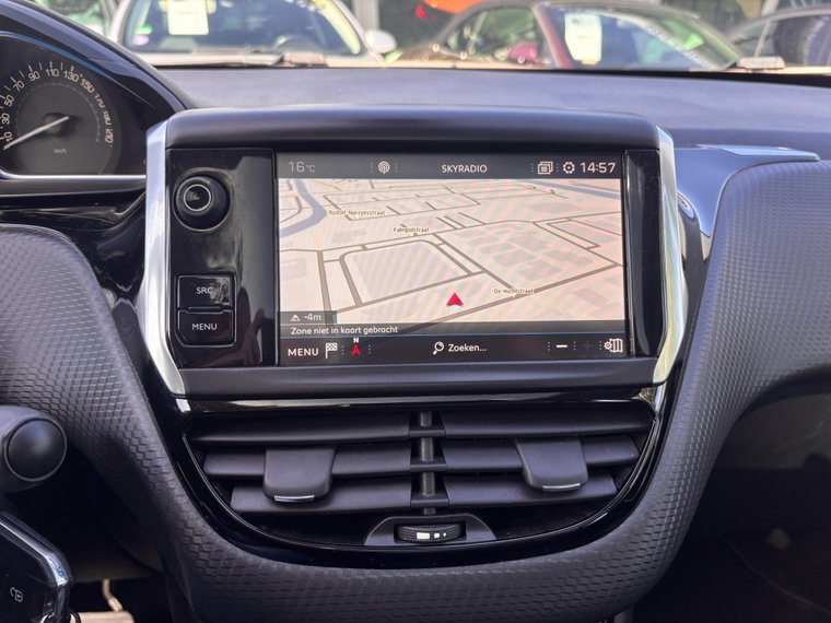 Vehicle Image 25