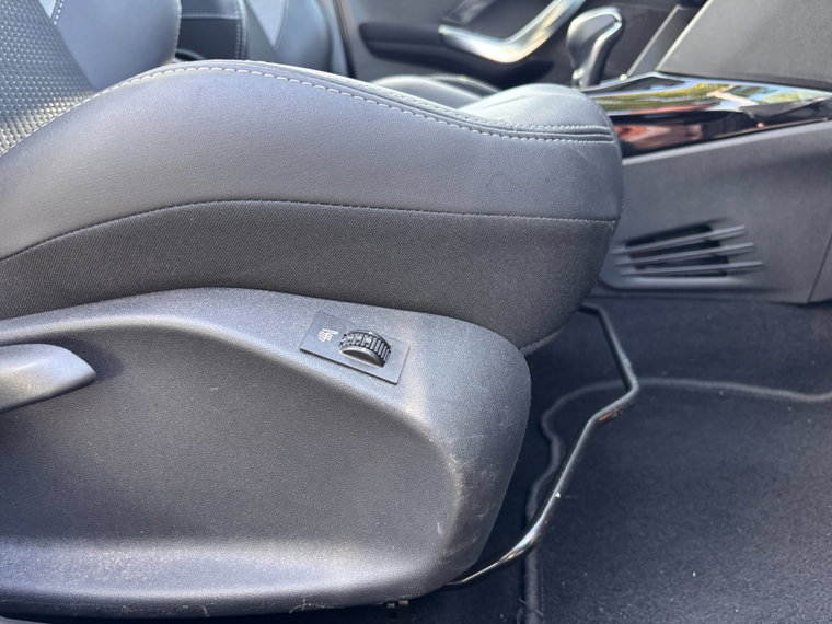 Vehicle Image 26
