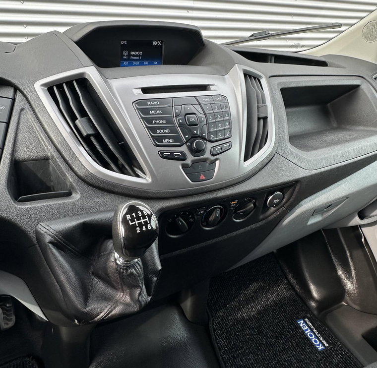 Vehicle Image 9