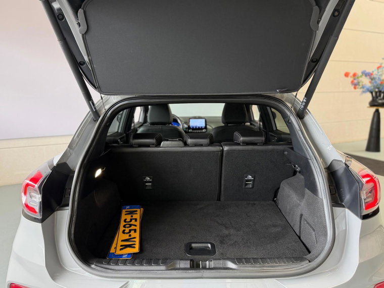 Vehicle Image 32