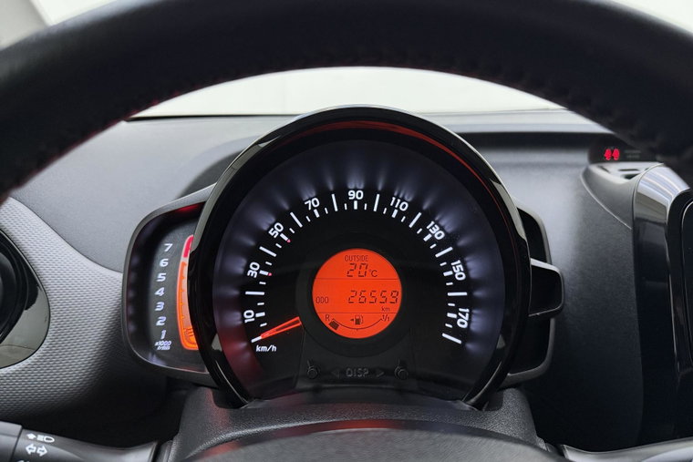 Vehicle Image 16