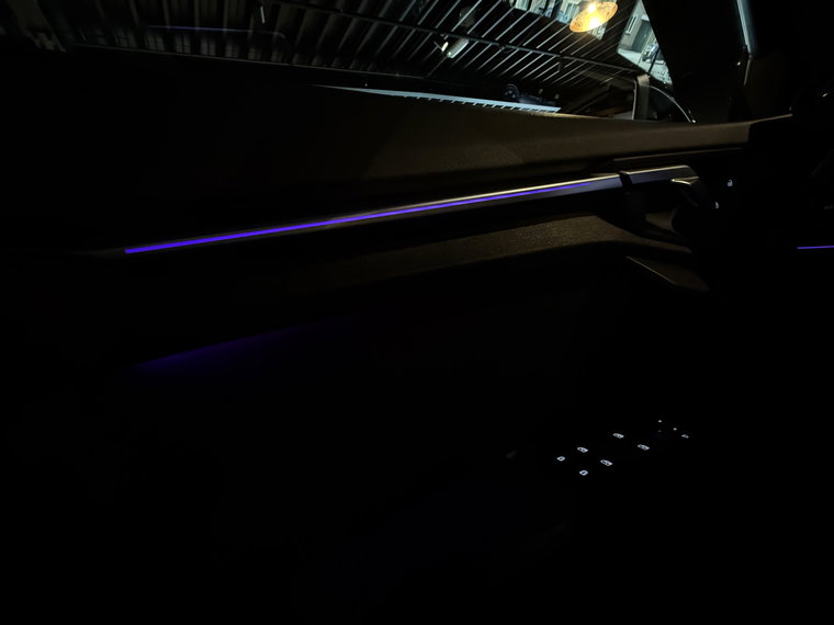 Vehicle Image 32