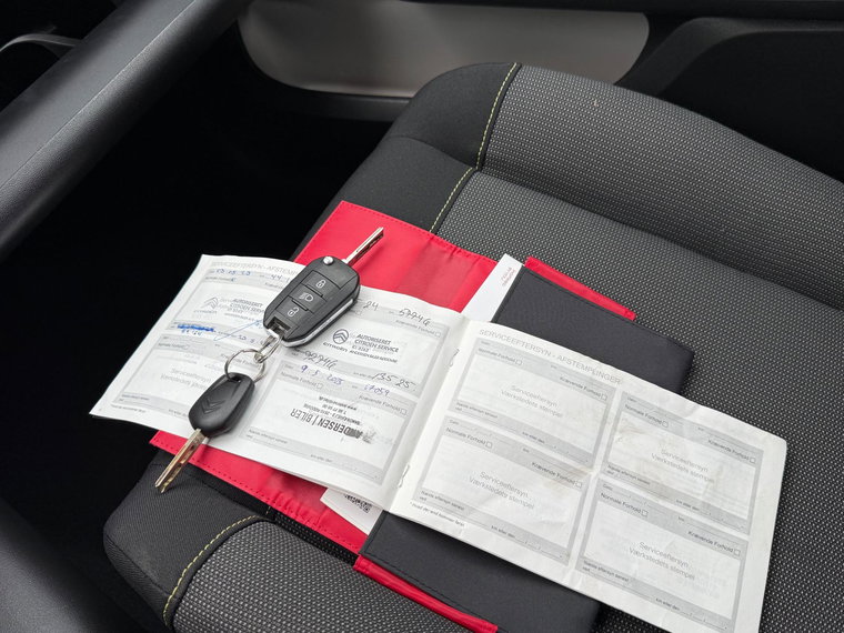 Vehicle Image 19