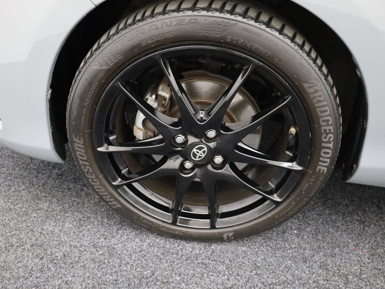Vehicle Image 25