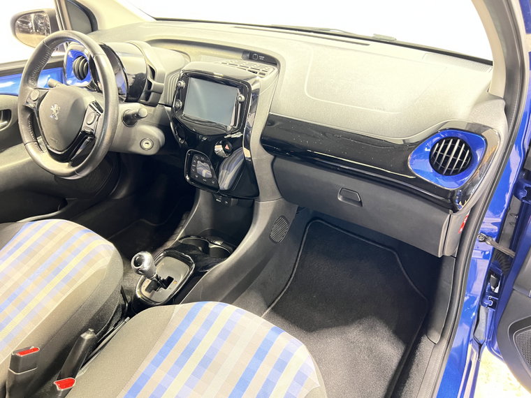 Vehicle Image 32