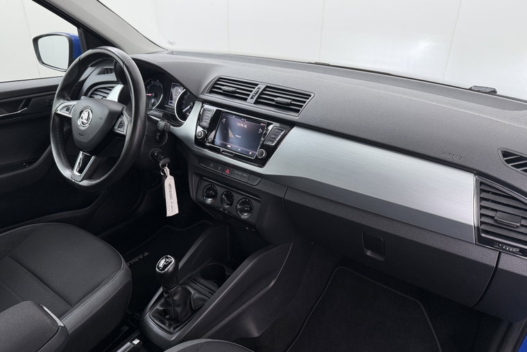 Vehicle Image 16