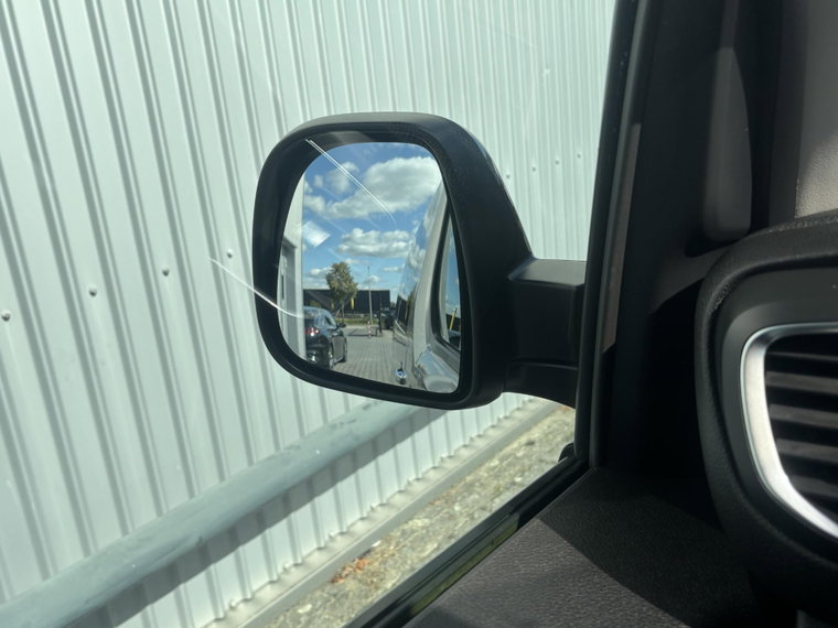 Vehicle Image 37