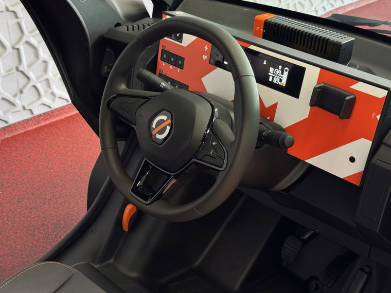 Vehicle Image 9