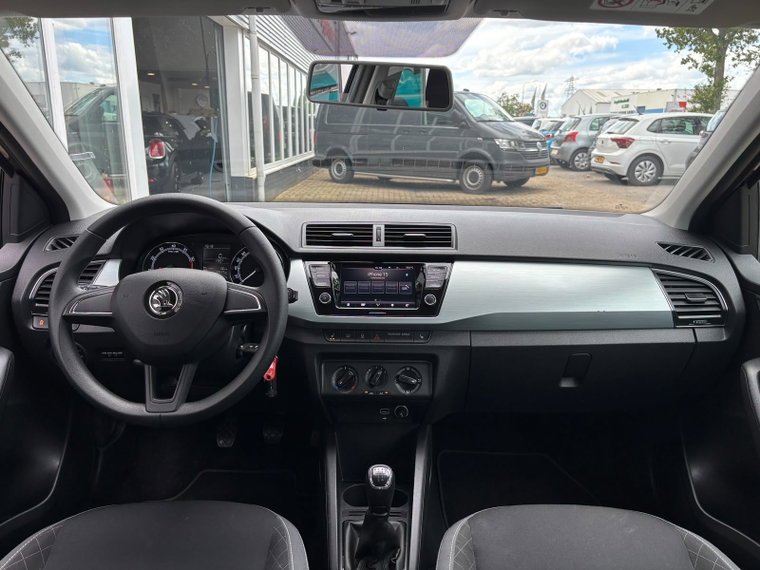 Vehicle Image 17