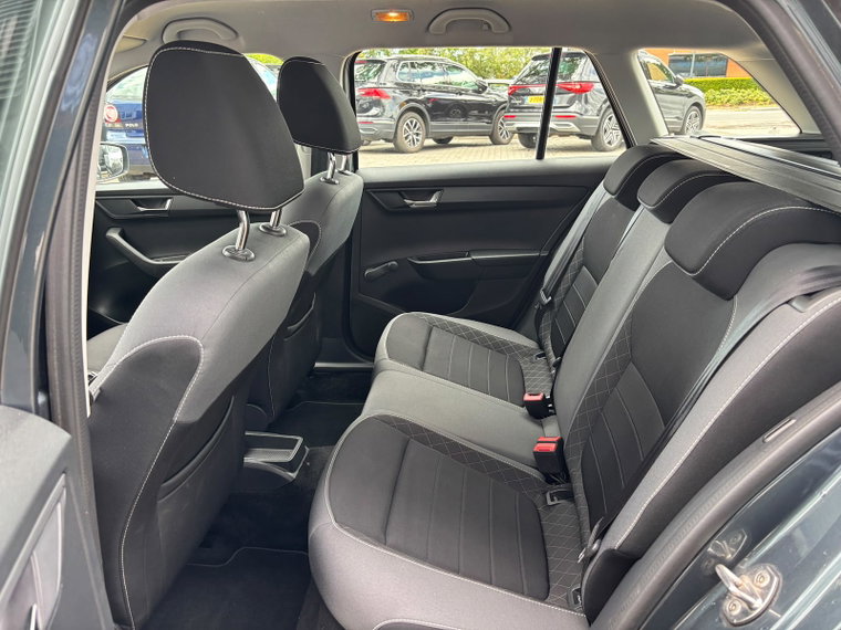 Vehicle Image 21