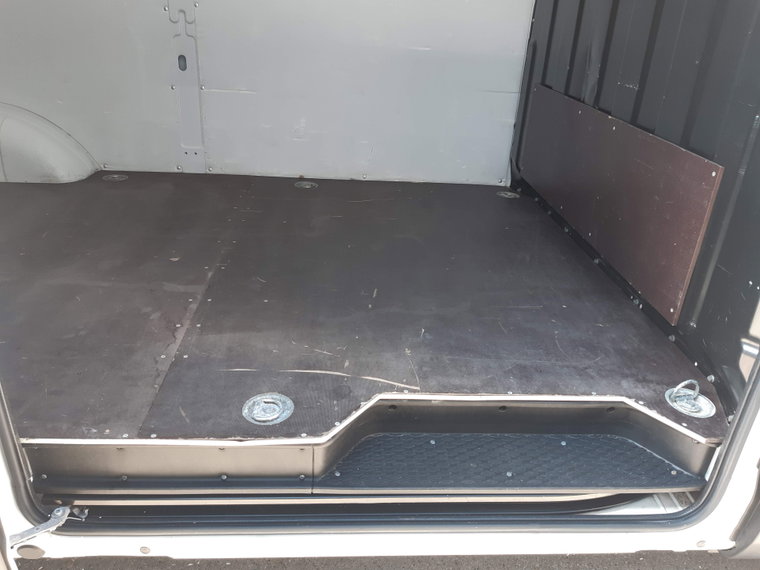 Vehicle Image 25