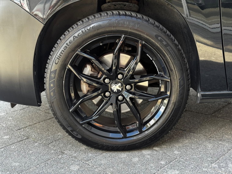 Vehicle Image 17