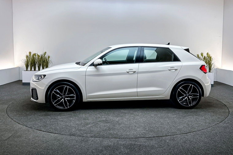Vehicle Image 7