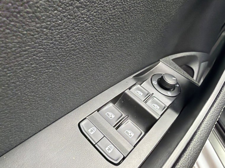Vehicle Image 40